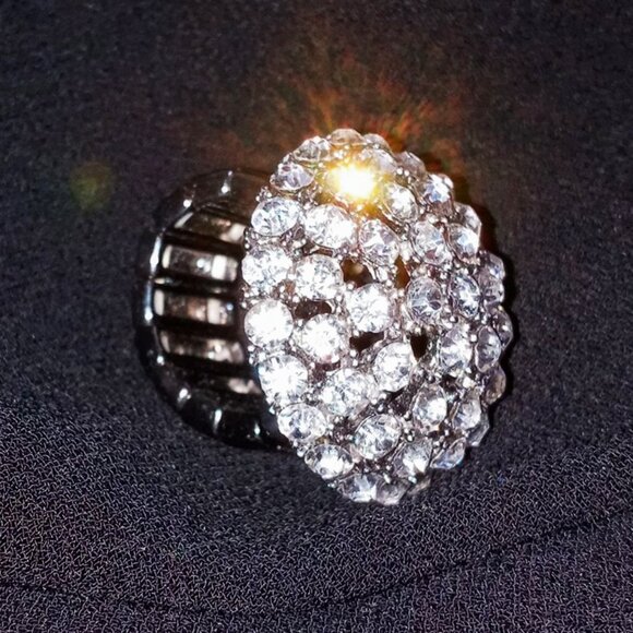 Sparkly & Beautiful Statement Stretch Vintage Dome Ring...Diva, Bling, Costume - Picture 6 of 10